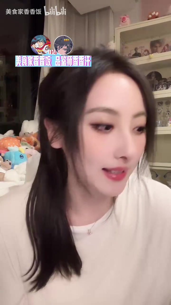 逆天网友鼓鼓直播念私信直接翻白眼：好想跪在妈妈脚下做妈妈的XXX！