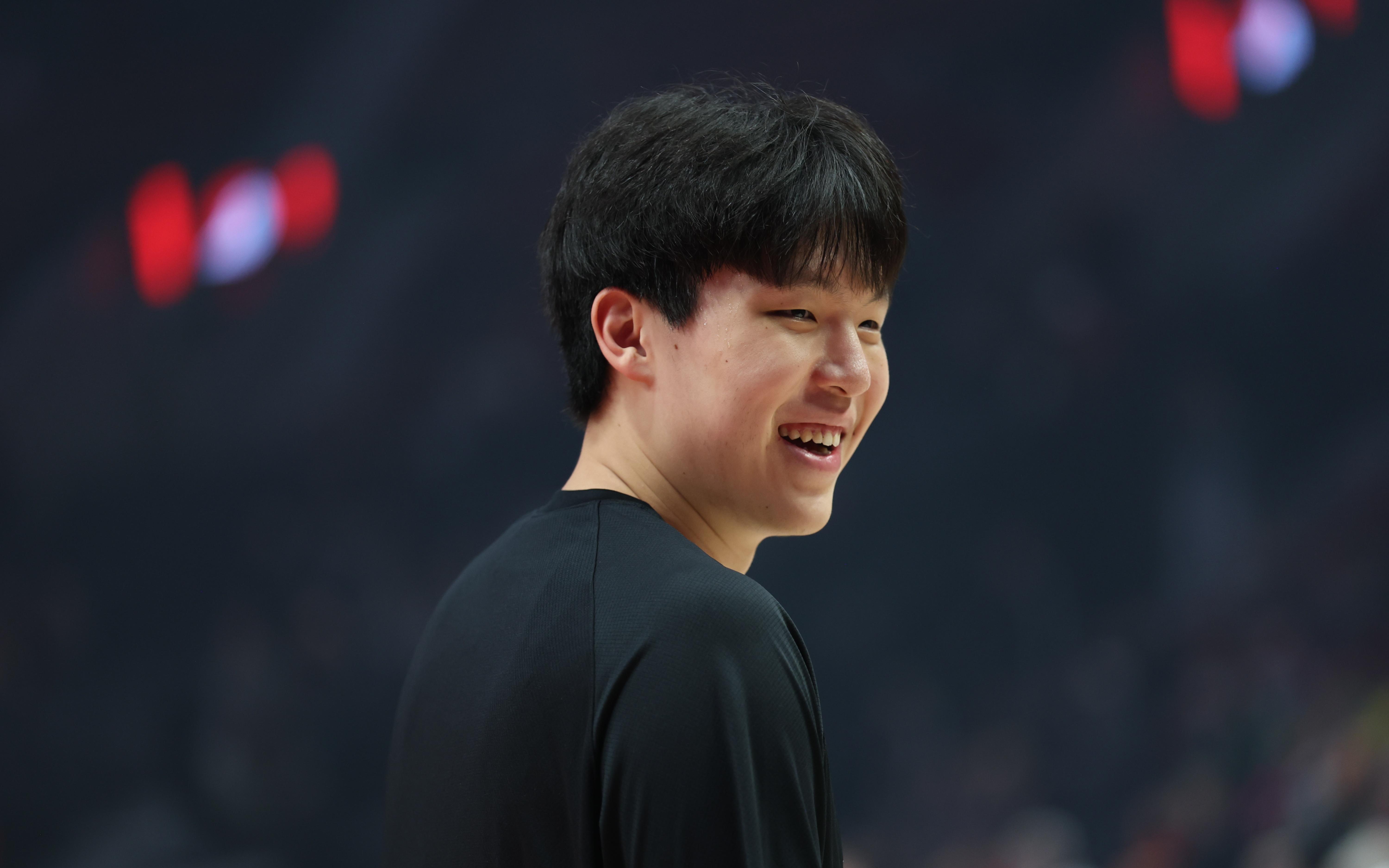 恭喜杨瀚森，NBA常规赛揭幕战双喜临门，开拓者争开门红信心大增