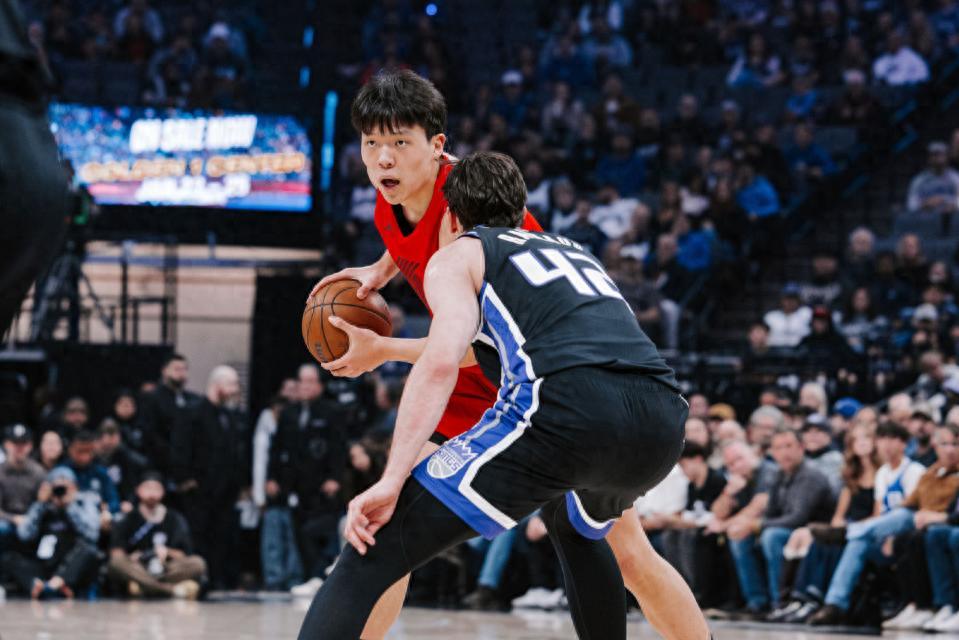 杨瀚森2分1助1断遭隔扣！开拓者终结国王4连胜威少23+3+7+3燃尽