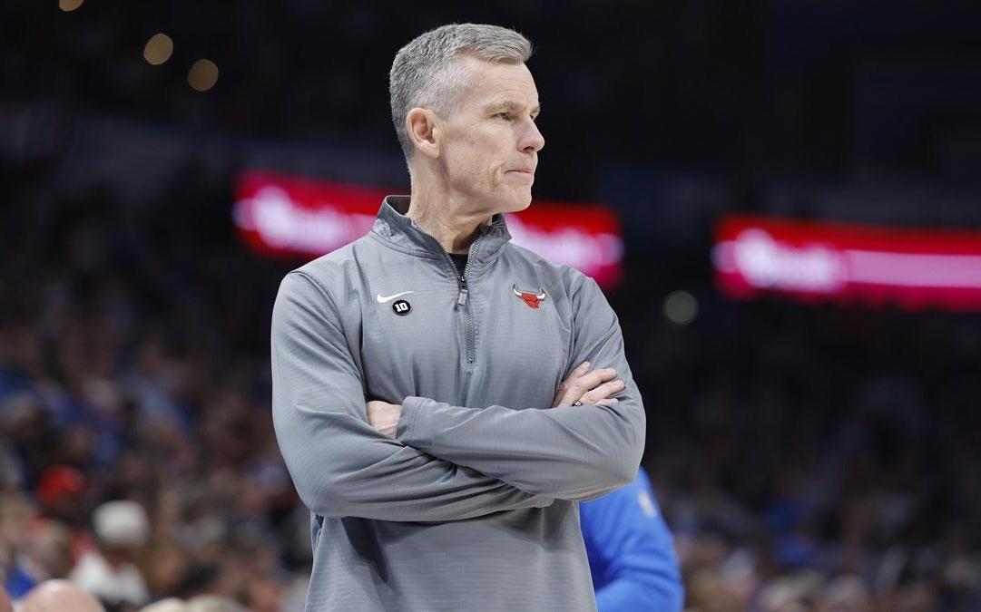 比利多诺万在名人堂之夜，向雷霆主帅和总经理致以优雅的问候