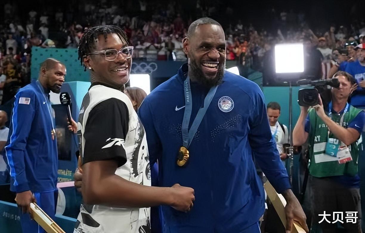 詹皇放弃父子篮球2.0！继续打球因为东契奇，退役将会由妻女决定