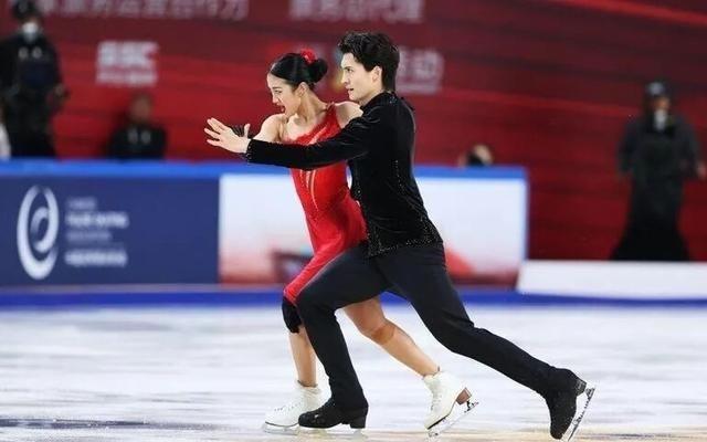 离谱！一个玩偶让美联社破防了中国花