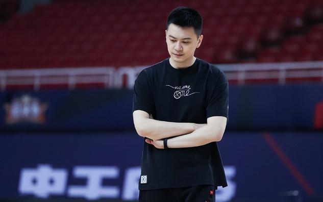 杨鸣成香饽饽！多家俱乐部虎视眈眈，北控男篮赶紧抢人