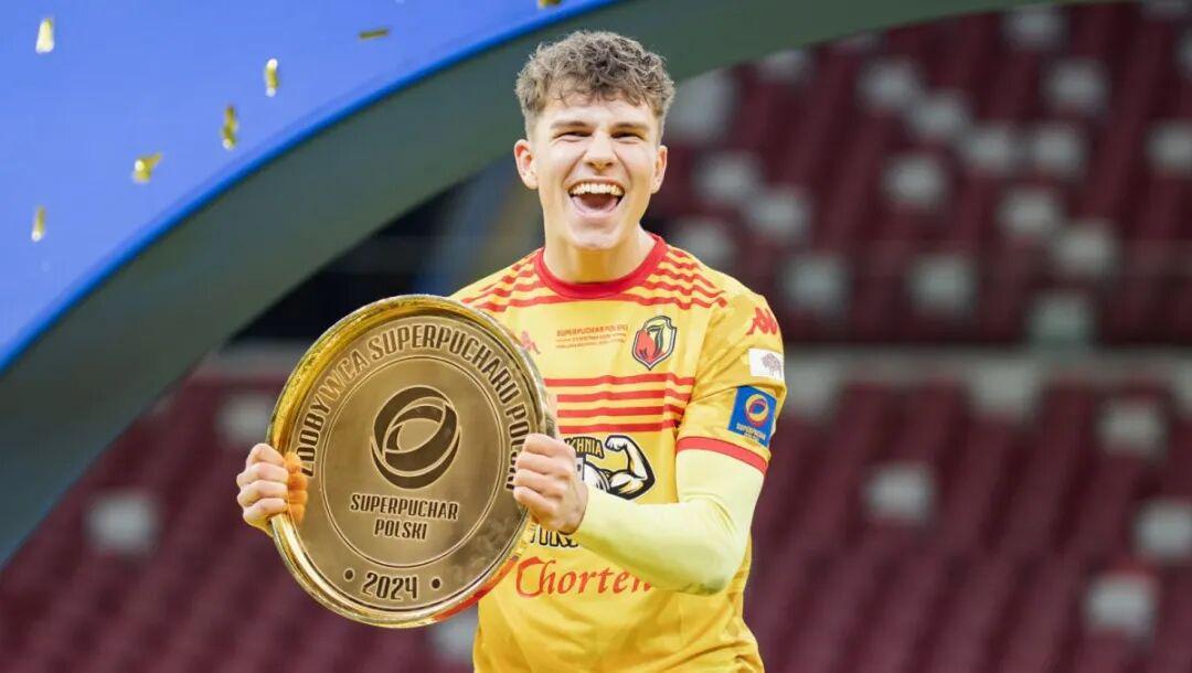 曼城淘到宝了！冬窗抢签17岁波兰天才中场转会费仅1500万