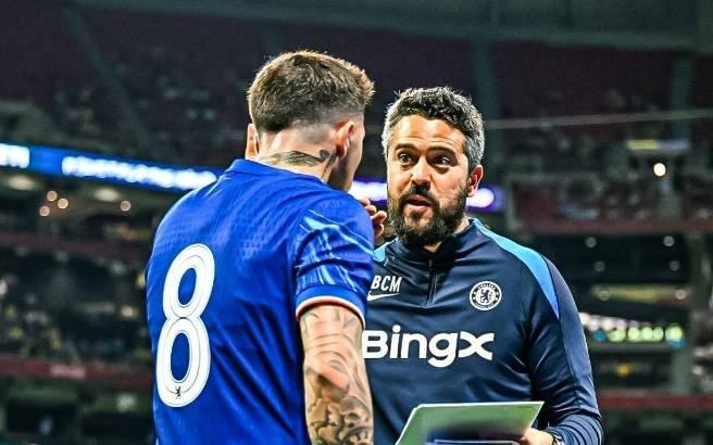 邮报：蓝军定位球教练会帮马雷斯卡向裁判抱怨，避免后者吃牌