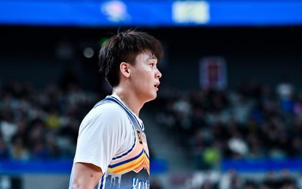 赵睿转会费刷新CBA最高纪录，此前王哲林加盟上海转会费达八千万