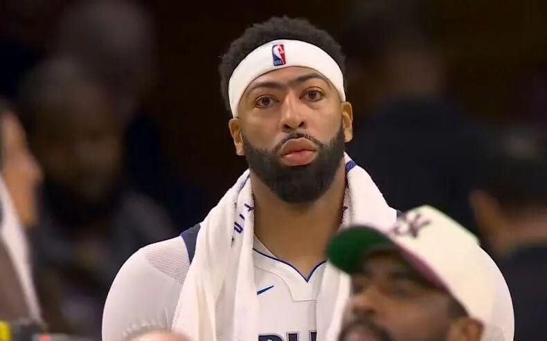 三核再砍90分！湖人三杀独行侠！浓眉复