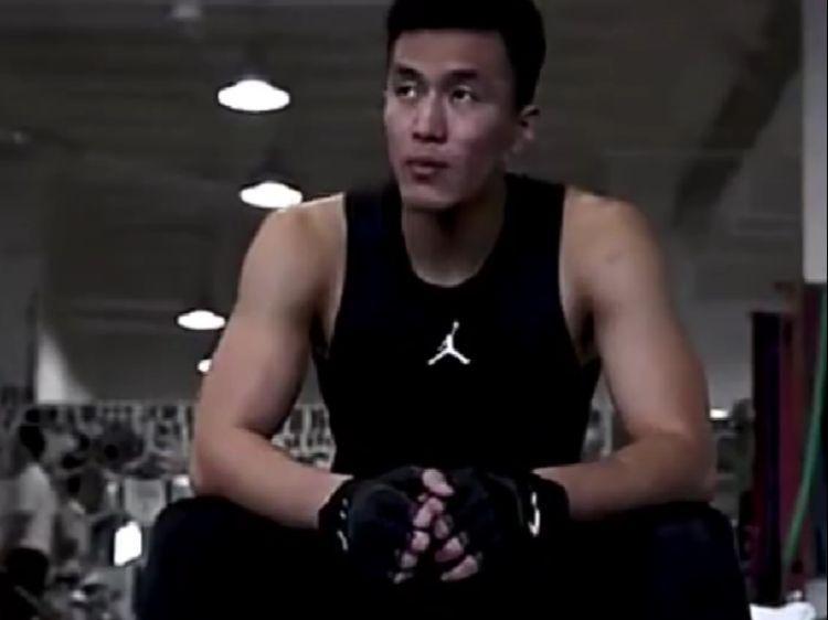 郭艾伦怀旧！和奥拉迪波一起训练，广州教练国际化，对他有影响吗