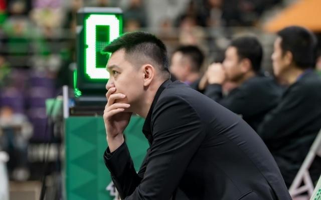 正式确定！CBA王牌后卫完成转会，离开辽宁男篮，携手廖三宁