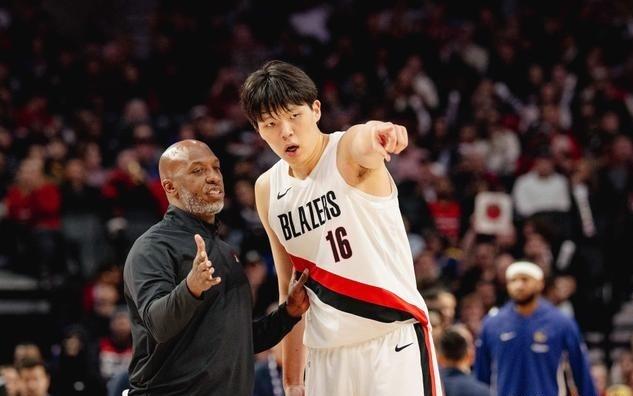 比卢普斯回应杨瀚森空位接不到球：我会让他更多组织进攻