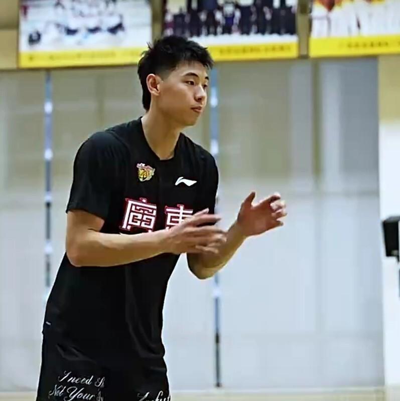 广东队积极备战！奎因心情大好崔永熙