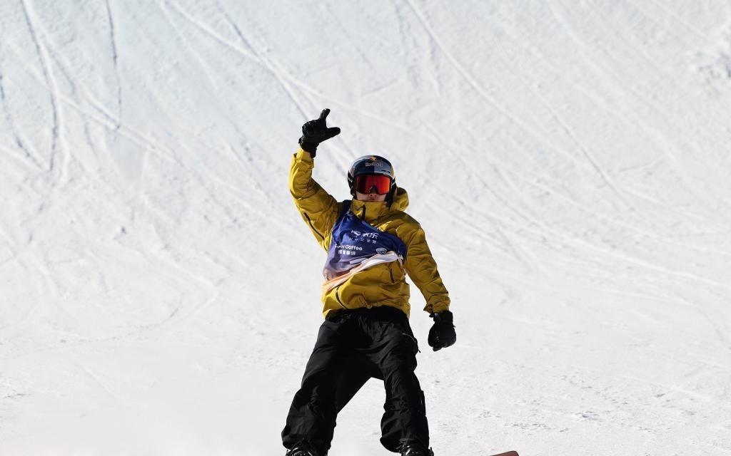 国际雪联大跳台世界杯云顶站：苏翊鸣强势夺冠，葛春宇摘银