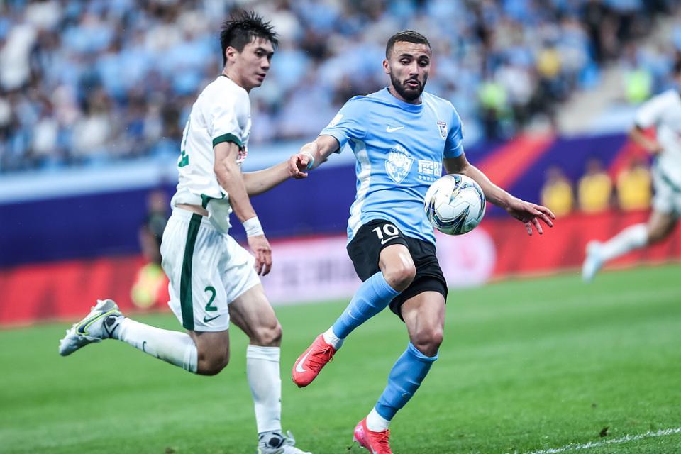 加盟仅1年！英博与32岁滕哈格爱将解约，曾助队4连胜+24场造10球