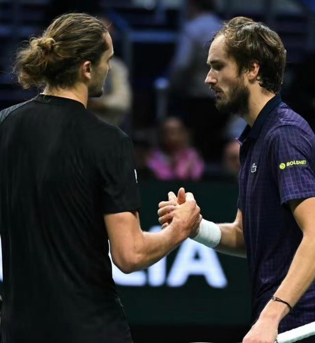 吉米康纳斯为兹维列夫的未来投下了