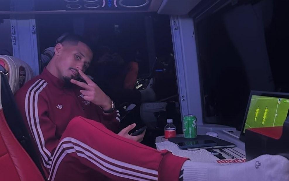 萨利巴在大巴上看马竞录像塔帅：是他主动看的，我很满意