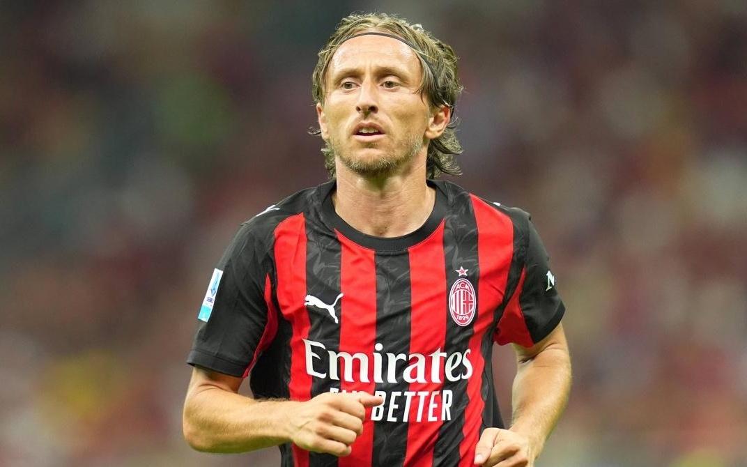 莫德里奇本赛季完成748次触球559次