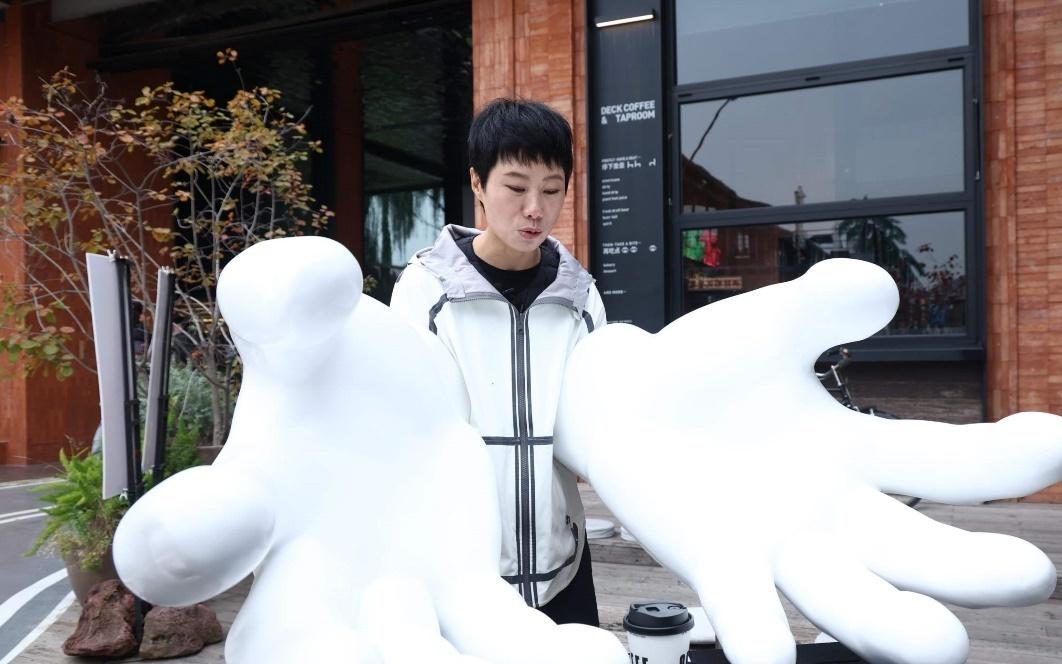 奥运冠军体验“淀粉人”日常！手脚麻