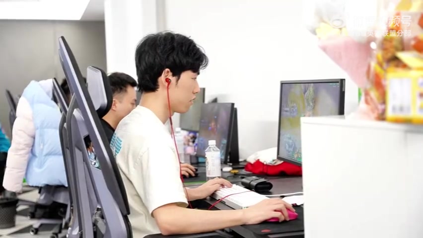 WBG发布视频告别辅助Hang：祝福你千帆过尽，仍是少年模样