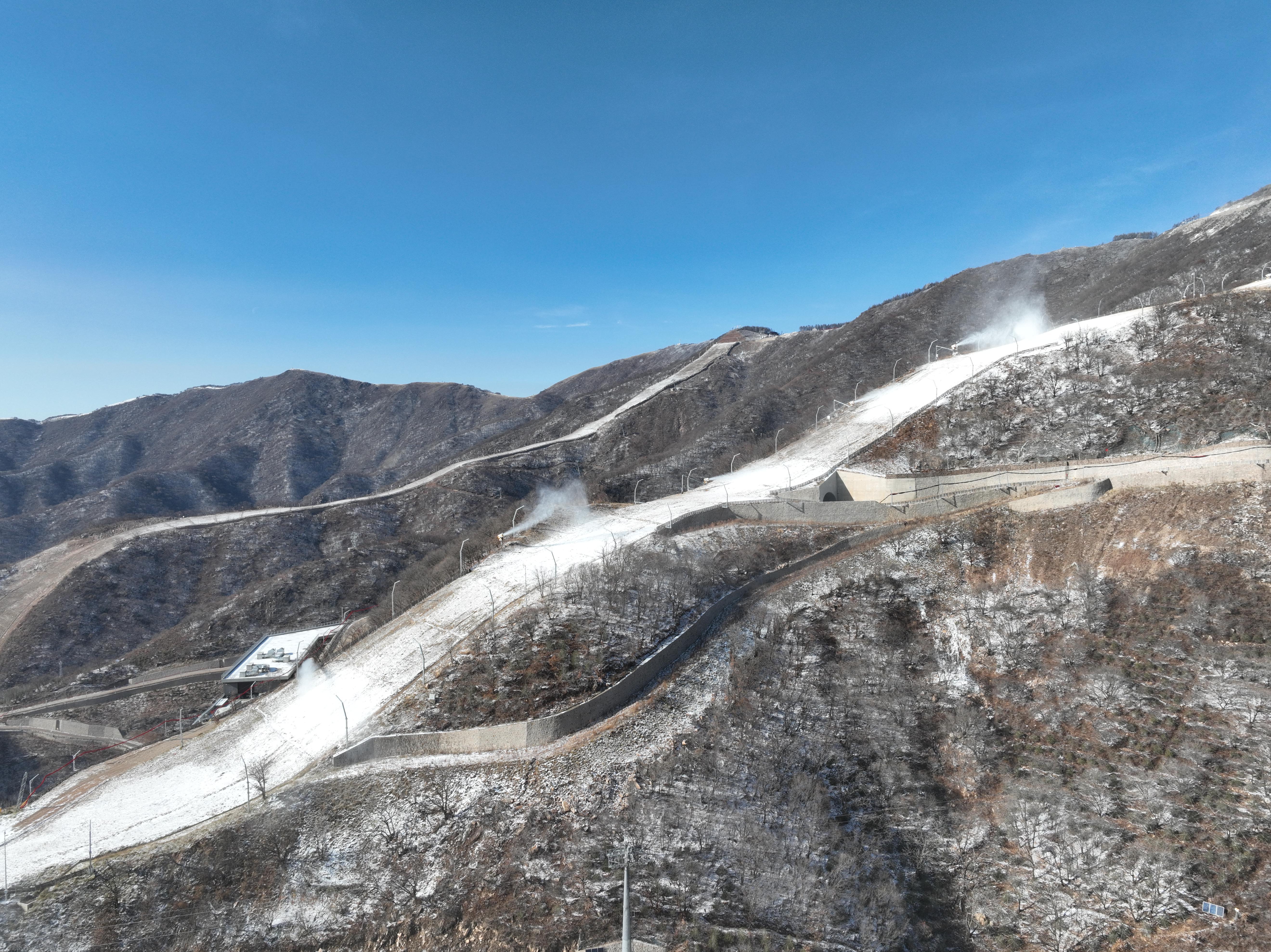 造雪进行时，京郊滑雪场11月底将“开