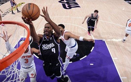 国王三人20+布伦森伤退国王轻取尼克斯