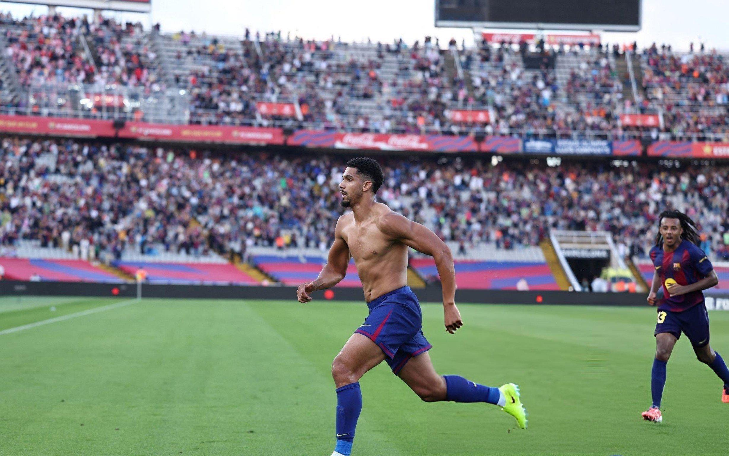 阿劳霍数据：替补上场扮演中锋，8分钟1次射门制造绝杀