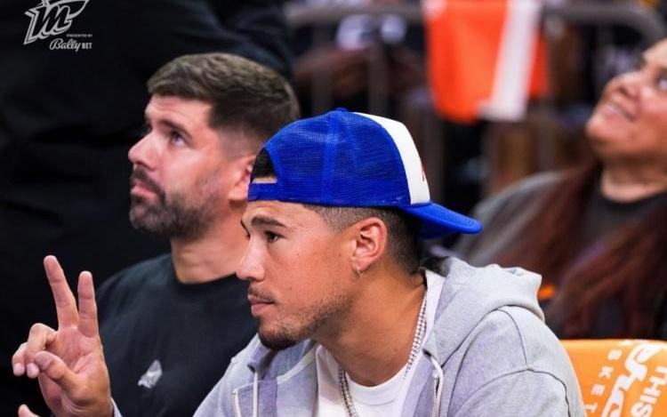 支持同城球队！布克&杰伦格林等人观战WNBA！