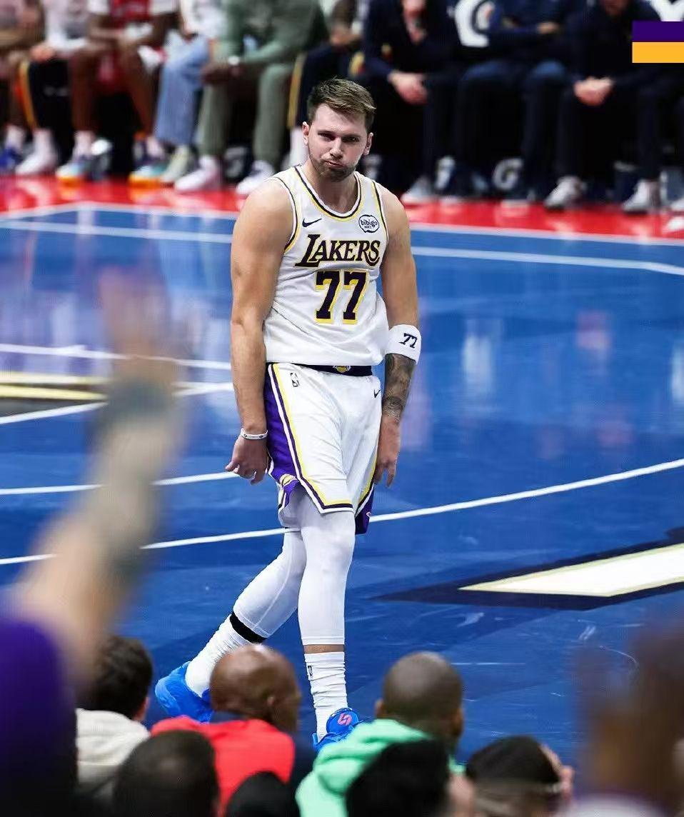 NBA得分榜大乱！5人得分30+，库里升第7，杜兰特19，4人抢得分王