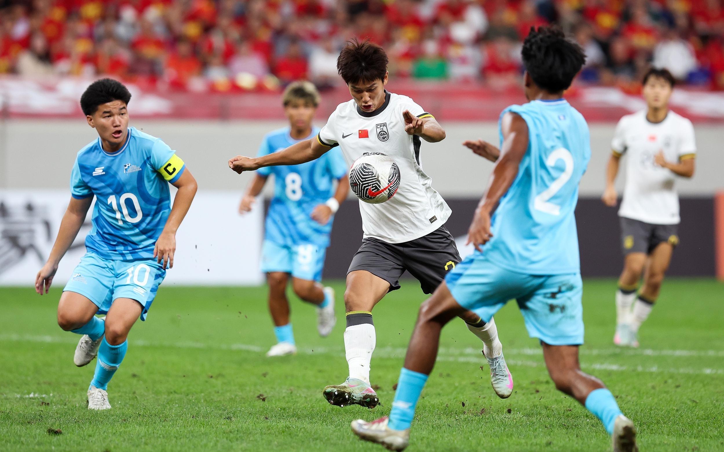 朱艺谈向余望：把握机会能力有待提高，部分技术处理不够冷静