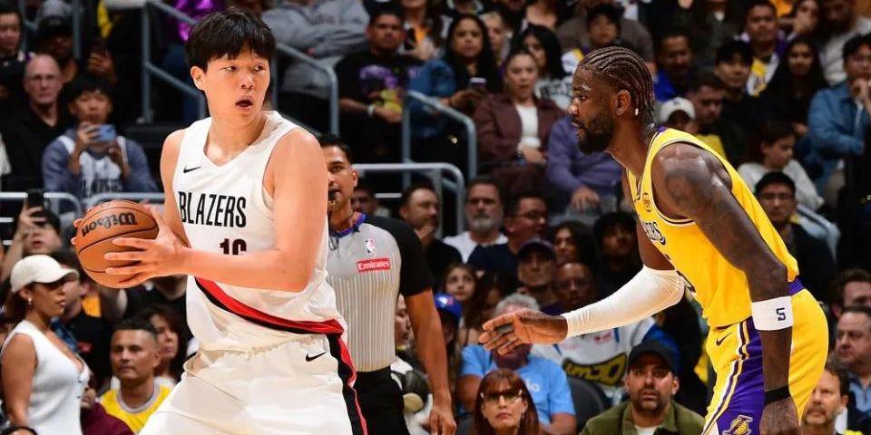 登场8分钟却仅得1分！杨瀚森被美国网