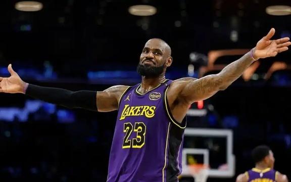 詹姆斯新广告自称“永远的国王”，此举引发强烈不满，耐克赢了